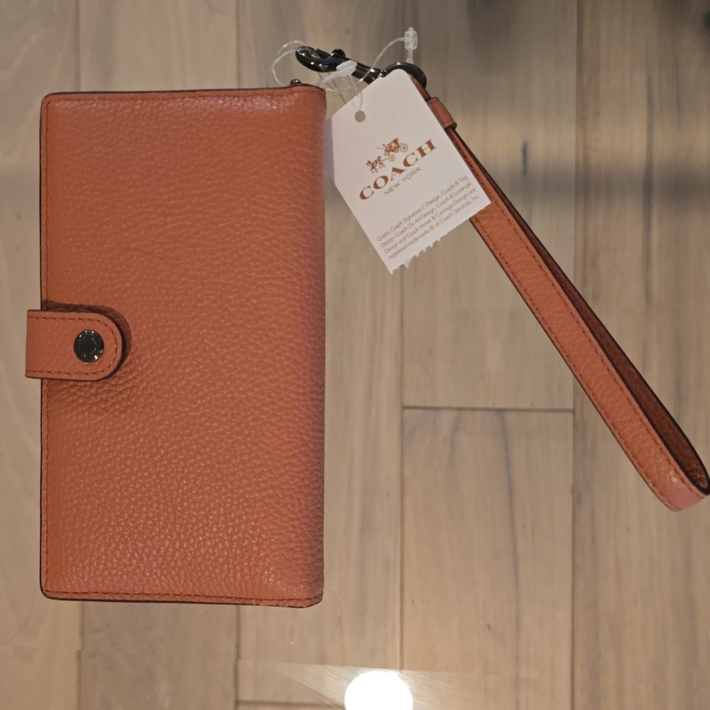 NWT Coach Wristlet Wallet, Sz 6”x3.5”